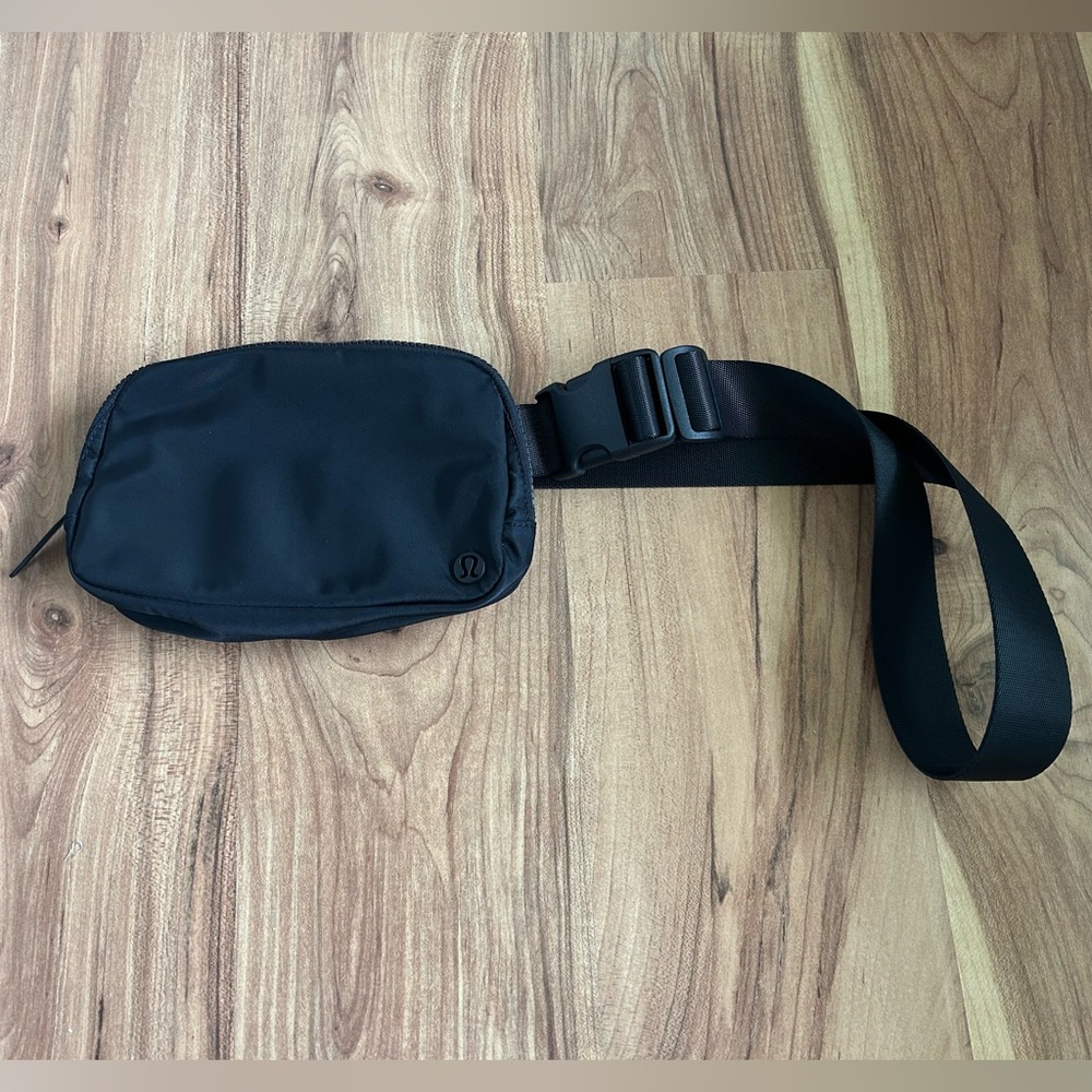Black Everywhere Belt Bag 1L